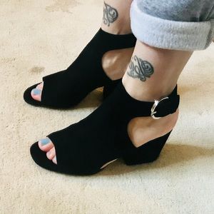 Black steve madden Cut out suede sandals